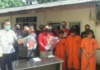 Pelaku Penembakan dan Pembacokan Muslim di Depan Musala Ditangkap Polisi Pelaku Penembakan dan Pembacokan Muslim di Depan Musala Ditangkap Polisi