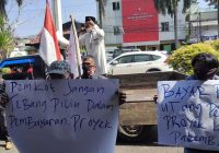 Pembayaran Proyek Macet, Kontraktor Demo Kantor Wali Kota Palembang
