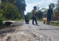 Jalan Cepat Rusak, Kades: Banyak Dilintasi Mobil Sawit