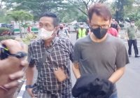 Turun dari Pesawat, Anak Kades Diam Seribu Bahasa Turun dari Pesawat, Anak Kades Diam Seribu Bahasa