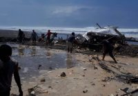 Diterjang Gelombang Pasang, Pantai Wisata Porak-Poranda