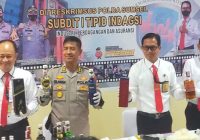 Polisi Sita 849 Botol Minuman Keras Ilegal dari Toko Mebel Polisi Sita 849 Botol Minuman Keras Ilegal dari Toko Mebel