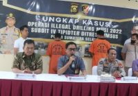 Polisi Tangkap Pengoplos Pertalite hingga Penimbun Solar Subsidi Polisi Tangkap Pengoplos Pertalite hingga Penimbun Solar Subsidi