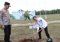 Hadapi Cuaca Ekstrem, Polda Sumsel Tanam 10 Juta Pohon