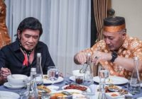 Raja Dangdut Rhoma Irama Nikmati Pindang Tapa