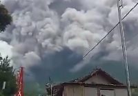 Merapi Kembali Muntahkan Awan Panas, Hujan Abu Vulkanik di Jawa Tengah