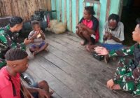 TNI-AD Ringankan Beban Masyarakat, Raider Sriwijaya Hadir di Papua