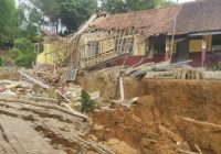 Pergerakan Tanah Rusak Empat Rumah dan Satu Gedung Sekolah