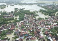Jalur Pantura Jawa Nyaris Lumpuh akibat Banjir, Ibu dan Anak Tewas di Pekalongan