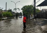 Ditinggal Mudik, Rumah Warga Bekasi Terendam Banjir akibat Tanggul Jebol ⁣