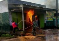 Kios Minyak Ribut Dilalap si Jago Merah, Babinsa Turun Tangan Jinakkan Api