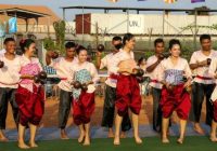Petani Sambut Tahun Baru Matahari, Suguhkan Tarian Militer dan Pertunjukan Budaya Kamboja