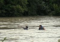 Babinsa dan Kepala Desa Selamatkan Petani yang Terseret Banjir