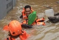 Banjir di DKI Jakarta Rendam Enam Kecamatan, Ganggu Aktivitas dan Ekonomi Ratusan Warga
