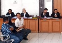 Kades Perempuan Jadi Saksi, Ngaku Bagikan Dana Rp1 Miliar