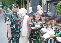 Ajari Anak Usia Dini Berbagi Makanan Gratis
