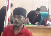 Pasal Rokok Sebatang, Bacok Kepala Korban