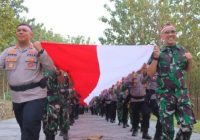 Sambut Hari Kemerdekaan, TNI-Polri Bentangkan Merah Putih sepanjang 79 Meter