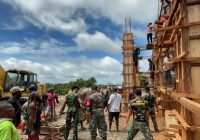 Satgas Yonif 144/JY Bantu Pembangunan Gereja di Perbatasan