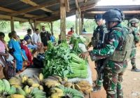 Dukung Perekonomian di Perbatasan, Satgas Yonif 144/JY Belanja Hasil Pertanian Warga