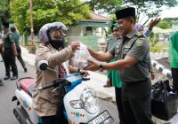 Peringati Nuzulul Quran dan Gelar Buka Puasa Bersama, Bintaljarahdam II/Swj Bagi Takjil