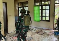 Jaga Situasi Tetap Kondusif, Sisir Bekas Bangunan di Jalan Trans Papua