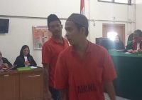 Tangis Keluarga Pecah, Dua Pengedar 5 Kg Sabu di Gandus Terancam Dipenjara 15 Tahun