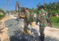 Satgas TMMD Kodim 0419/Tanjab dan Warga Gotong Royong Bangun Desa