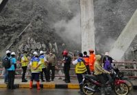 Pengungsi Kembali ke Rumah, Bersihkan Material Erupsi Gunung Semeru