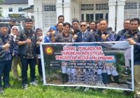 Dipingpong ke Holding, Pekerja Perusahaan Listrik Tempuh Jalur PHI